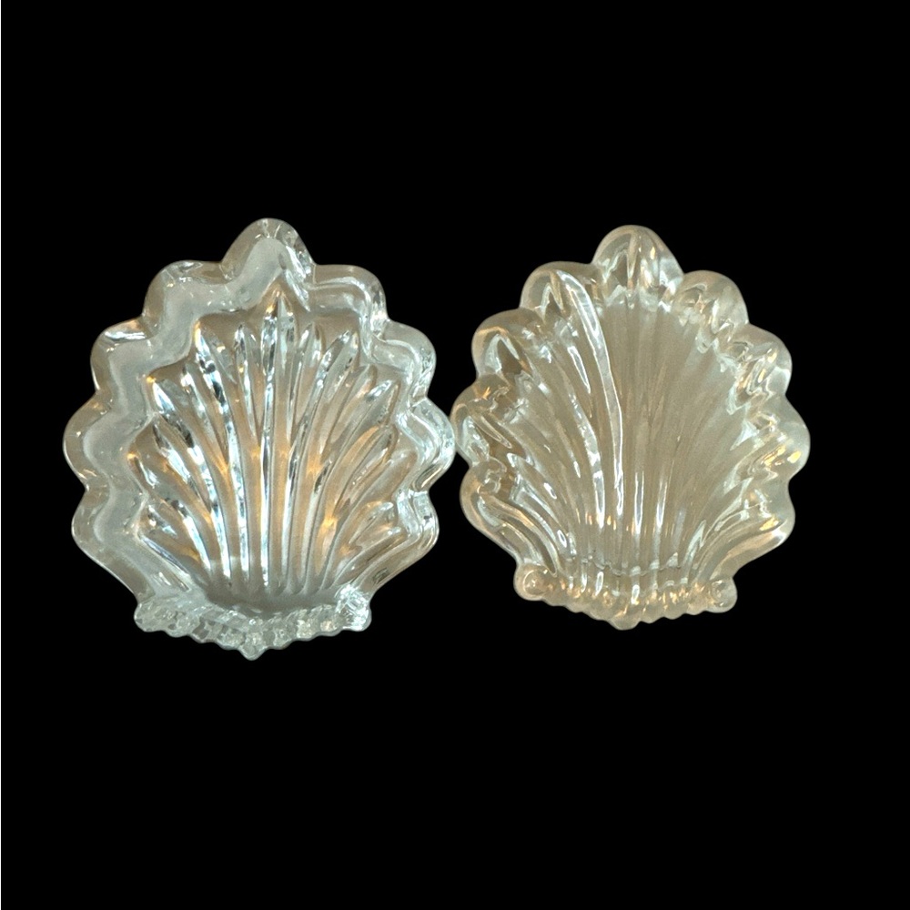 Vintage Lead Crystal Clam Shell Trinket Dish. 
(1-M)